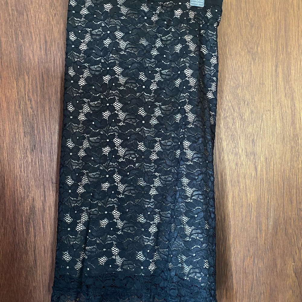 Roommates lace black skirt with tan lining - 2x
